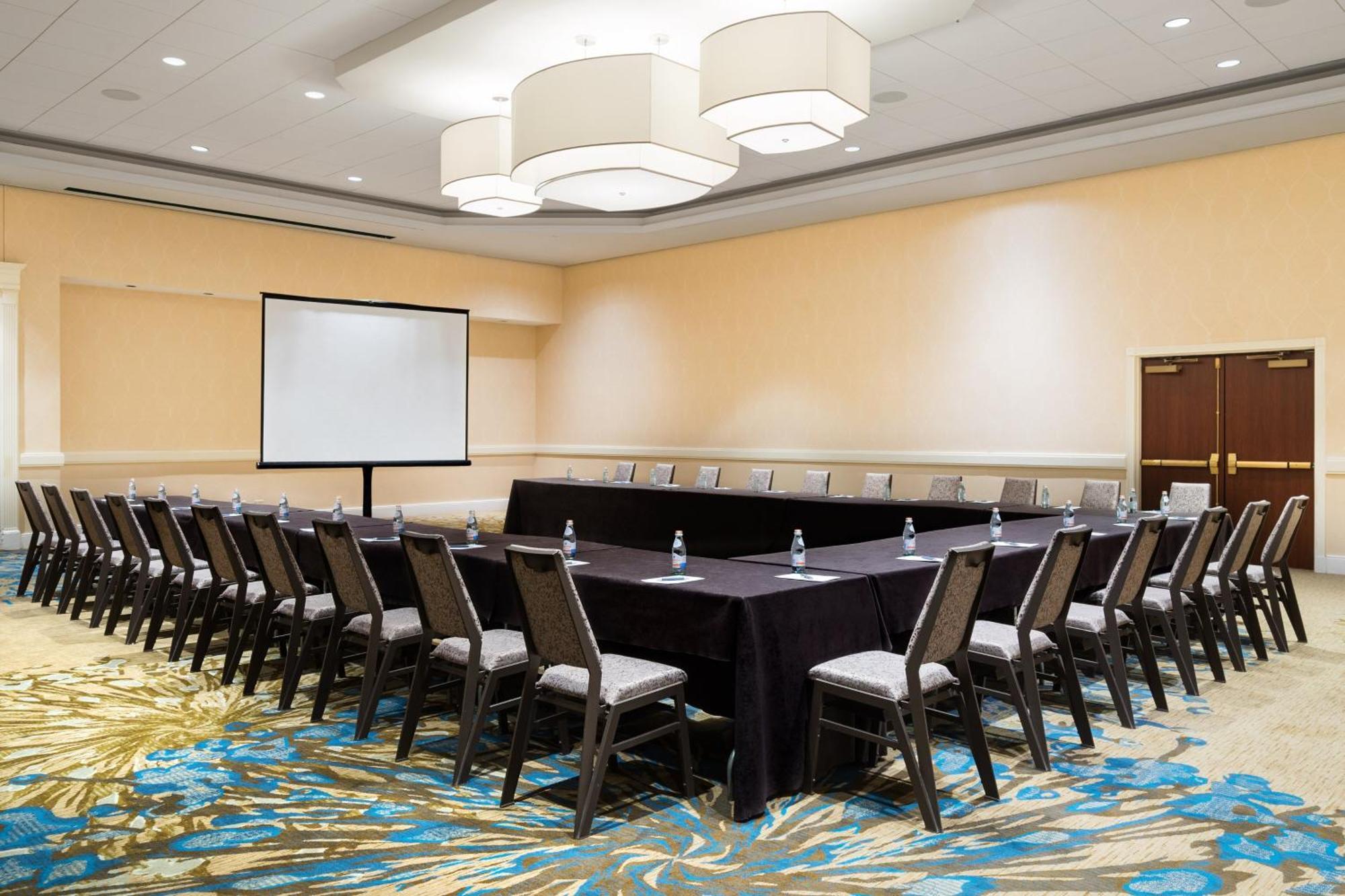 The Westin Crystal Reagan National Airport Hotel