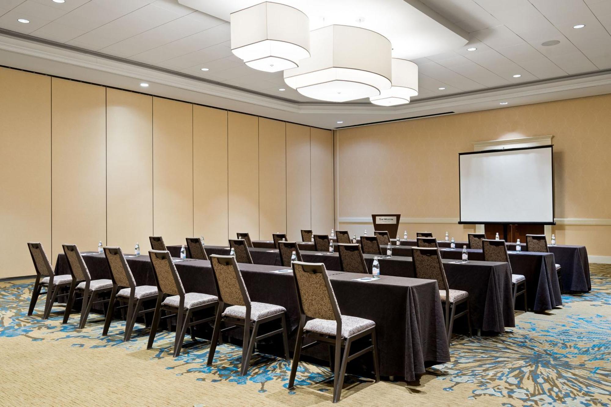 The Westin Crystal Reagan National Airport 4*