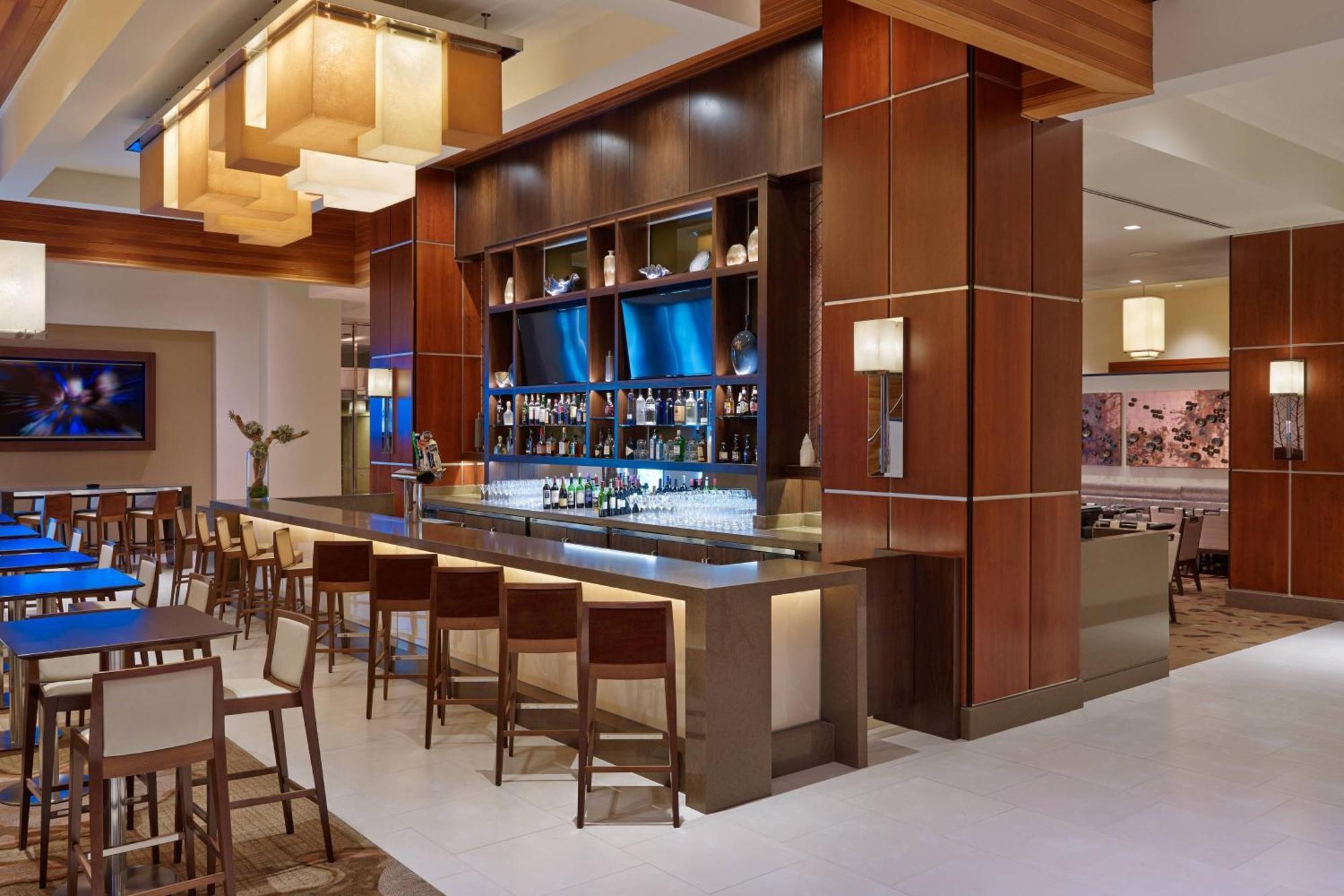 The Westin Crystal Reagan National Airport Hotel