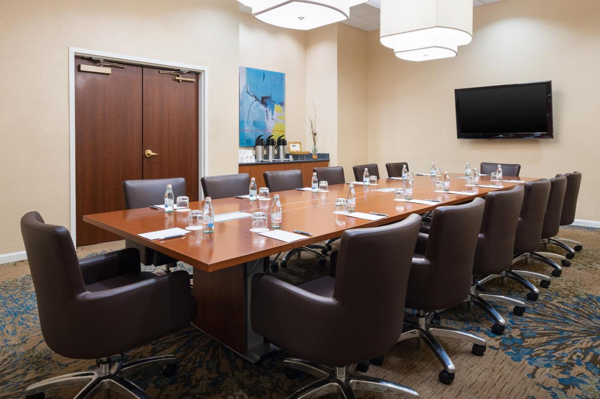 The Westin Crystal Reagan National Airport 4*