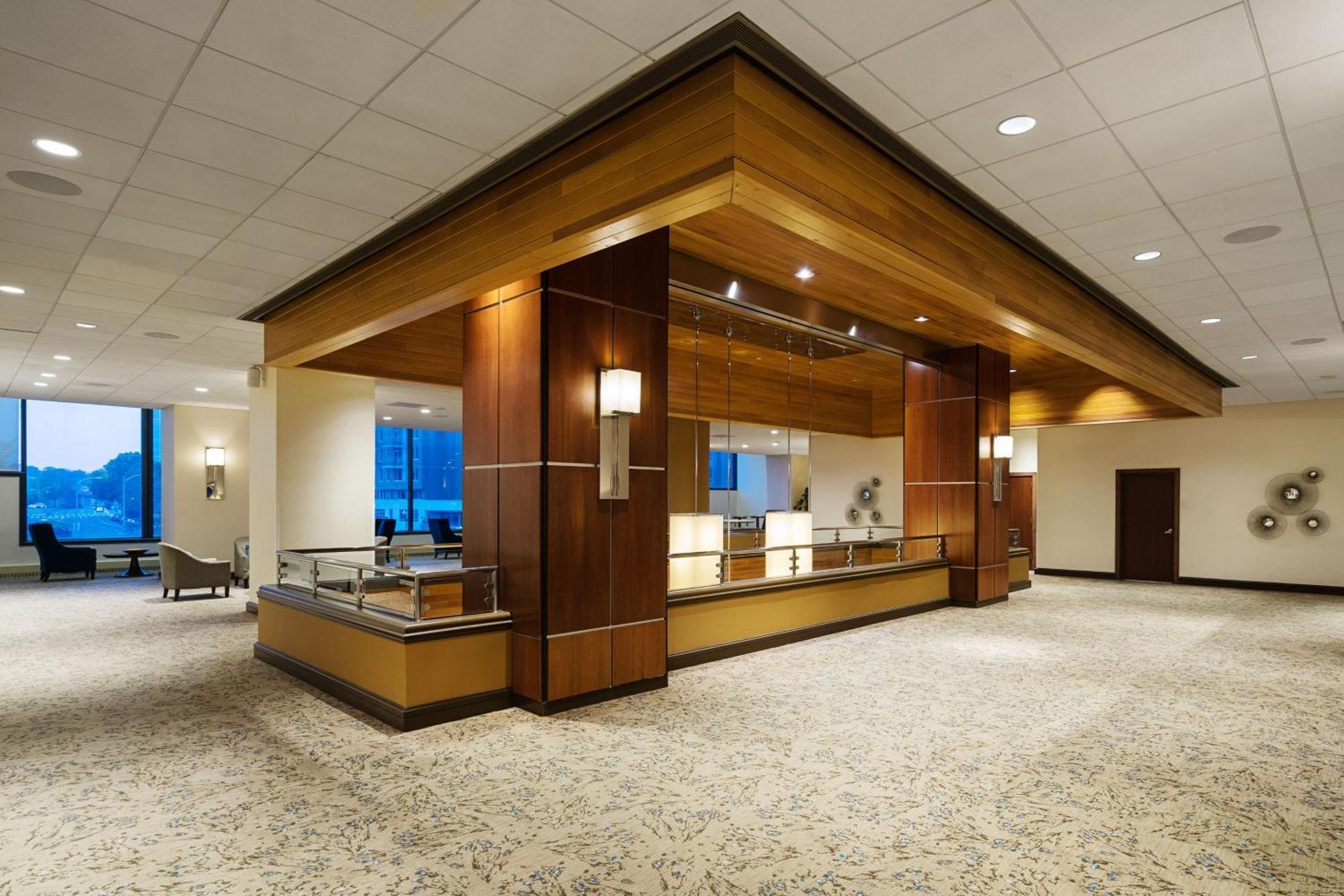 The Westin Crystal Reagan National Airport Hotel