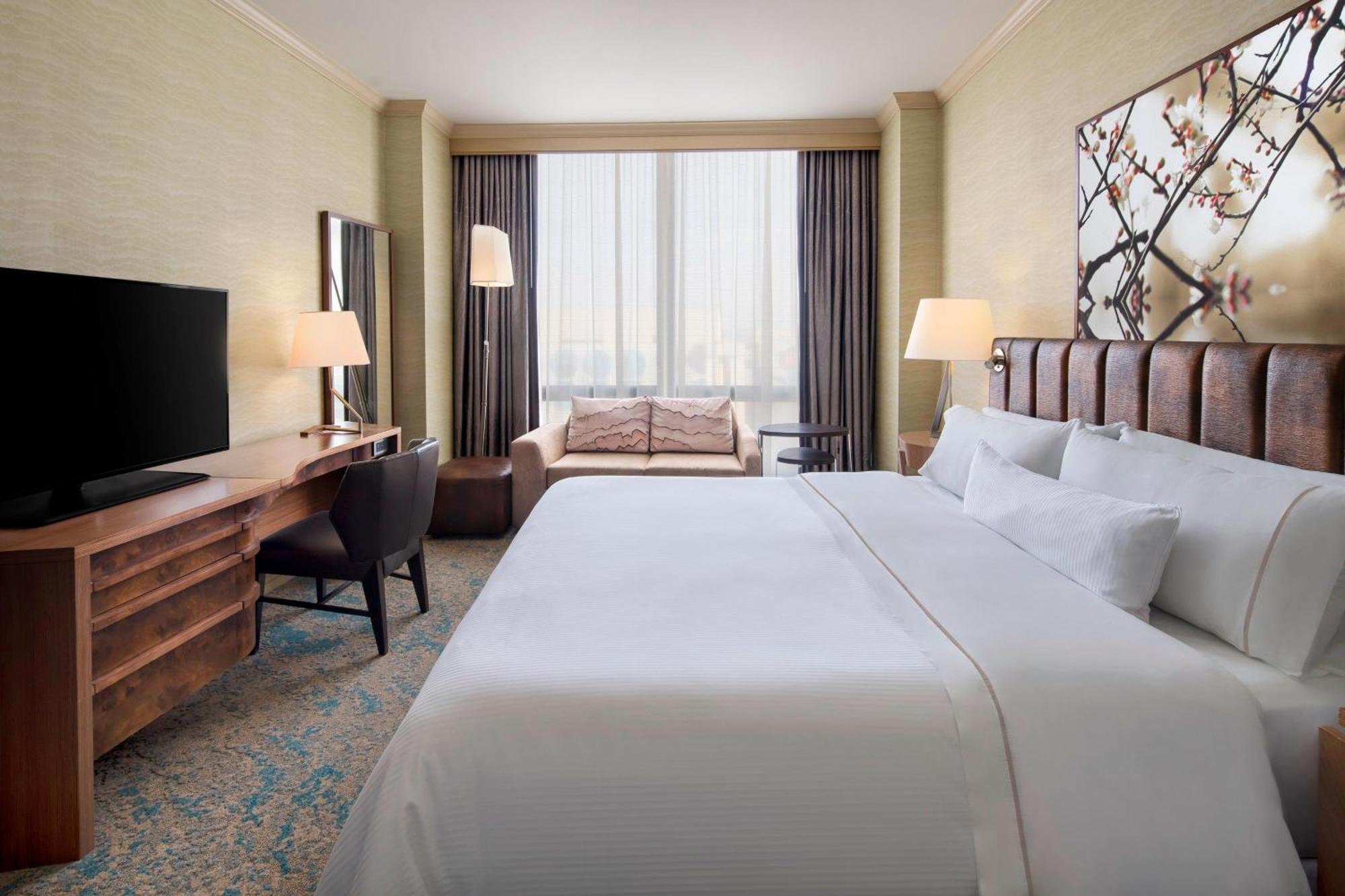 The Westin Crystal Reagan National Airport Hotel Arlington