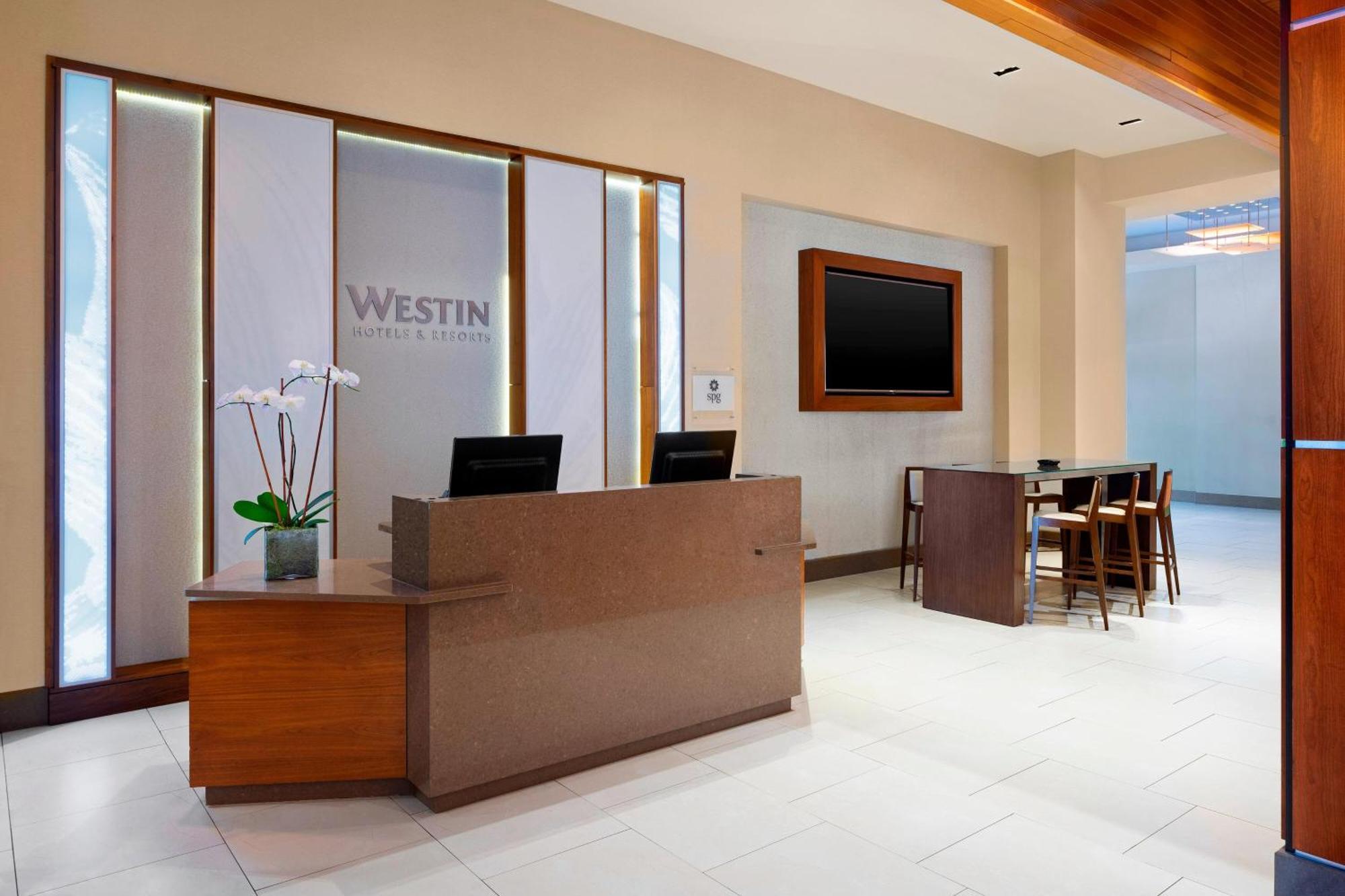 The Westin Crystal Reagan National Airport Hotel 4*