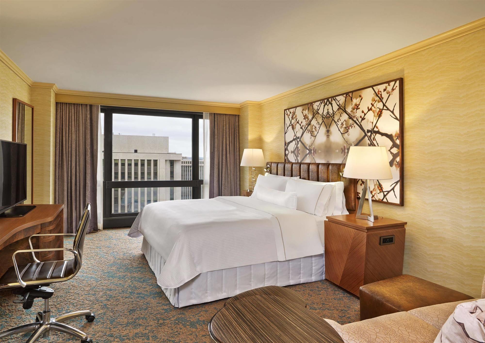 Hotel The Westin Crystal Reagan National Airport 4*