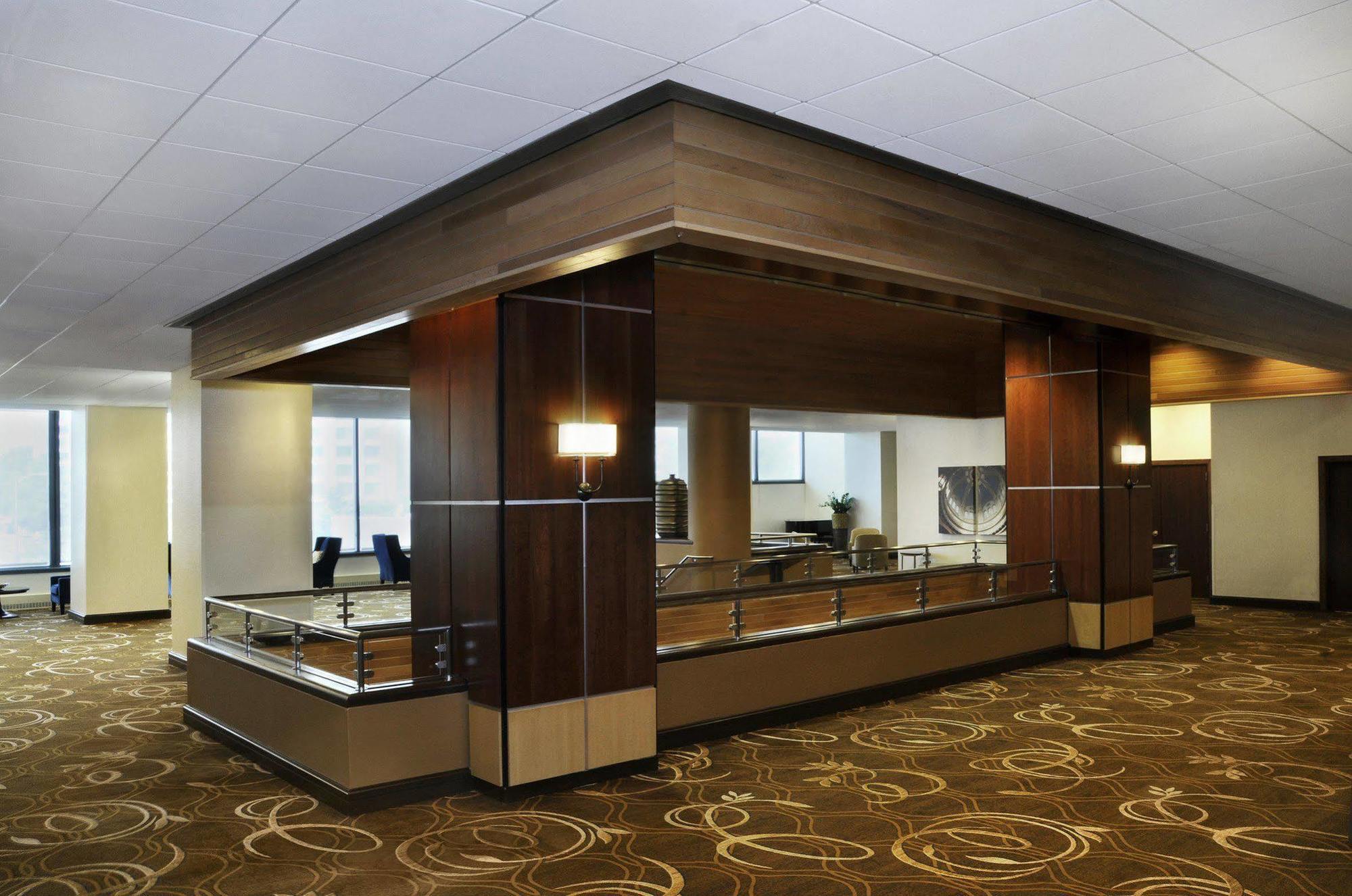 The Westin Crystal Reagan National Airport