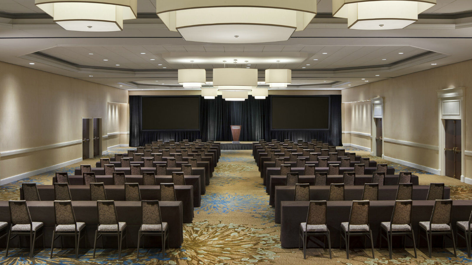 The Westin Crystal Reagan National Airport Hotel 4*